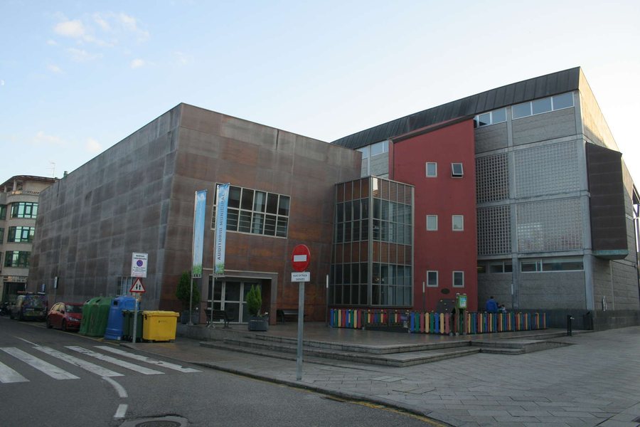 File:Auditorio de Salceda de Caselas.jpg