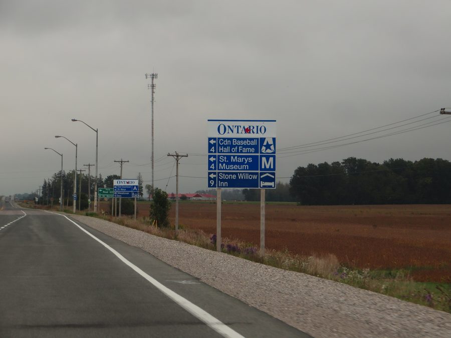 Anfahrt nach St. Marys in Ontario mit Landschaft rund um den Ort