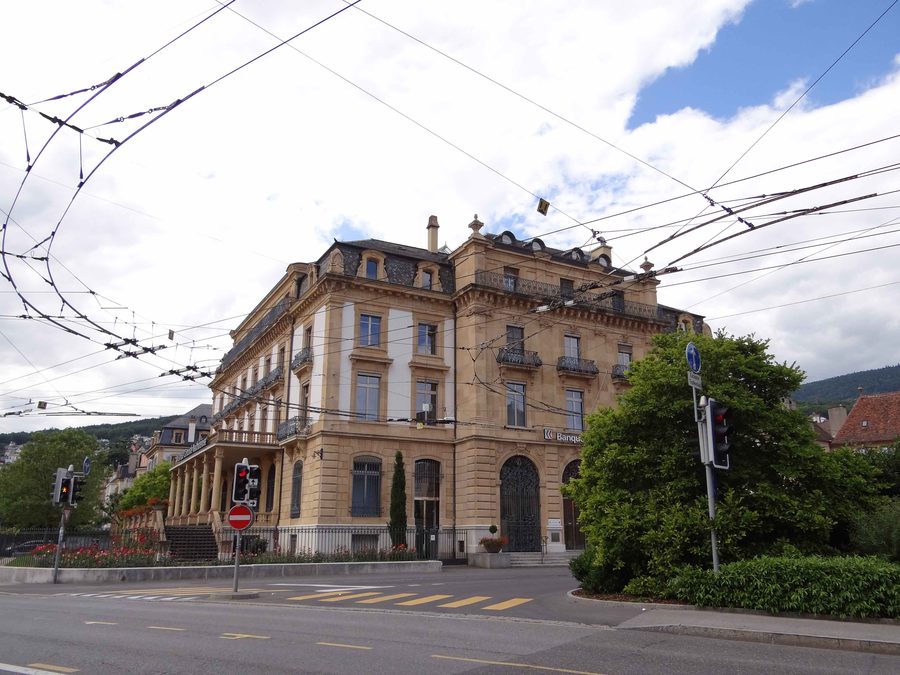 Landschaft im höher gelegenen Raum oberhalb von Neuchâtel