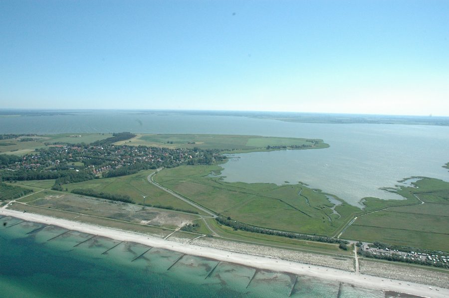 Luftbild der Lagunen hinter Wustrow auf der Halbinsel Fischland