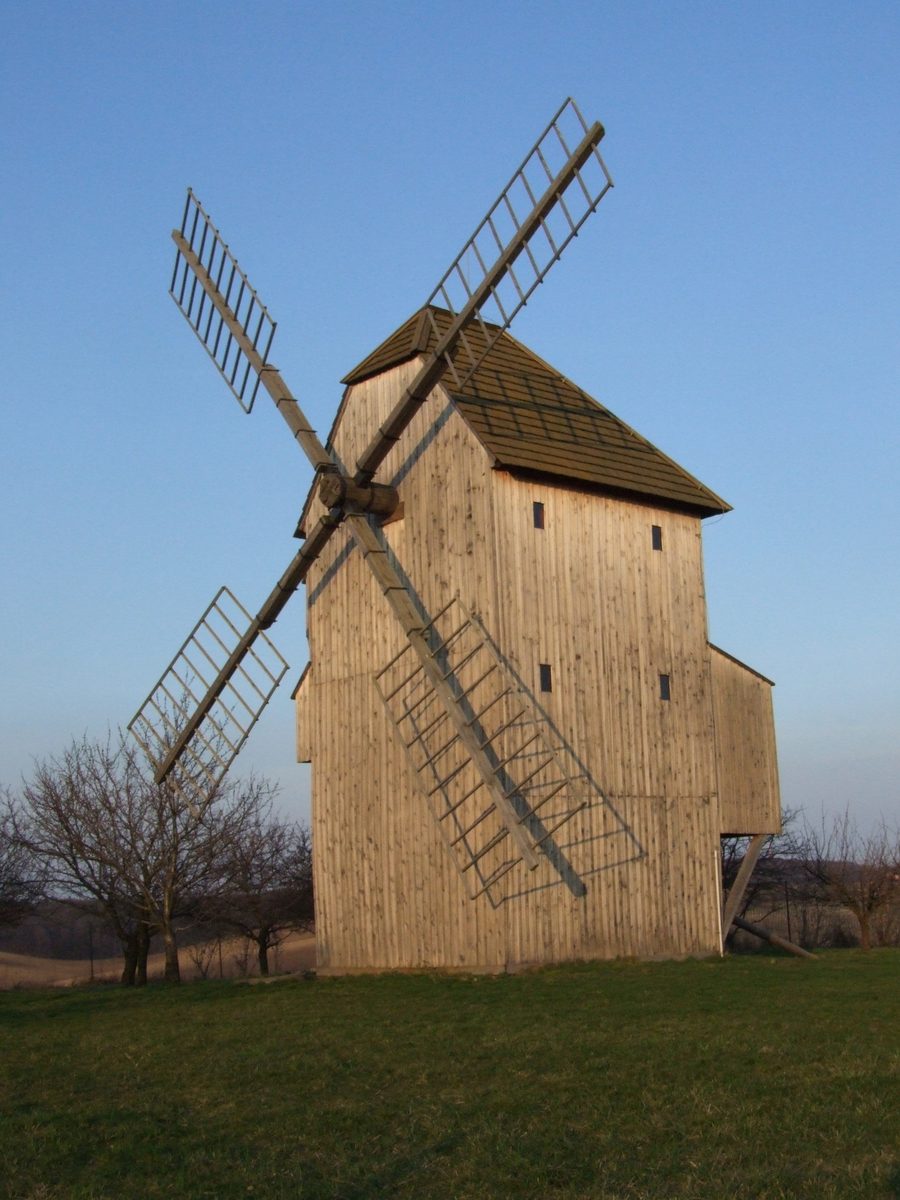 Historische Windmühle in Starý Poddvorov im Okres Hodonín