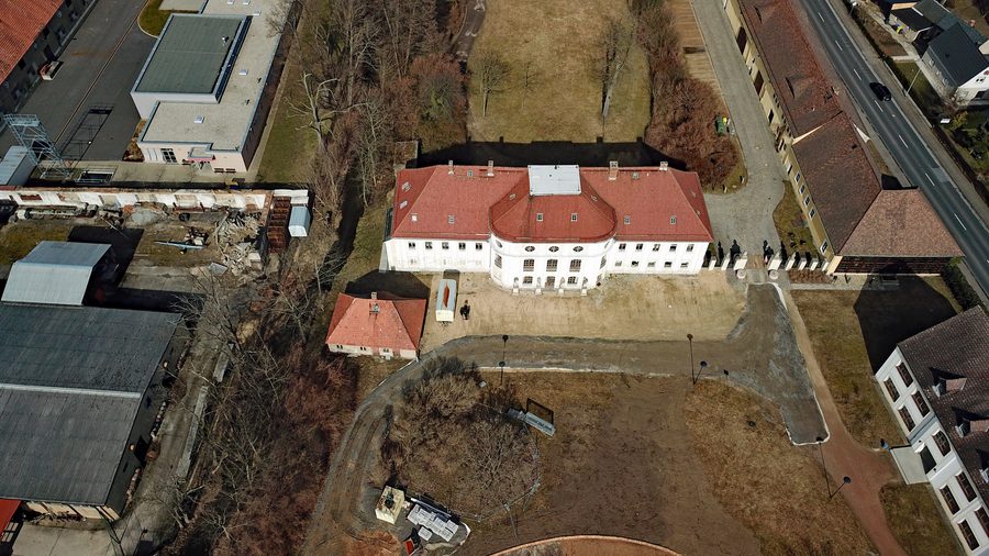 Luftaufnahme von Schloss Königswartha in Sachsen