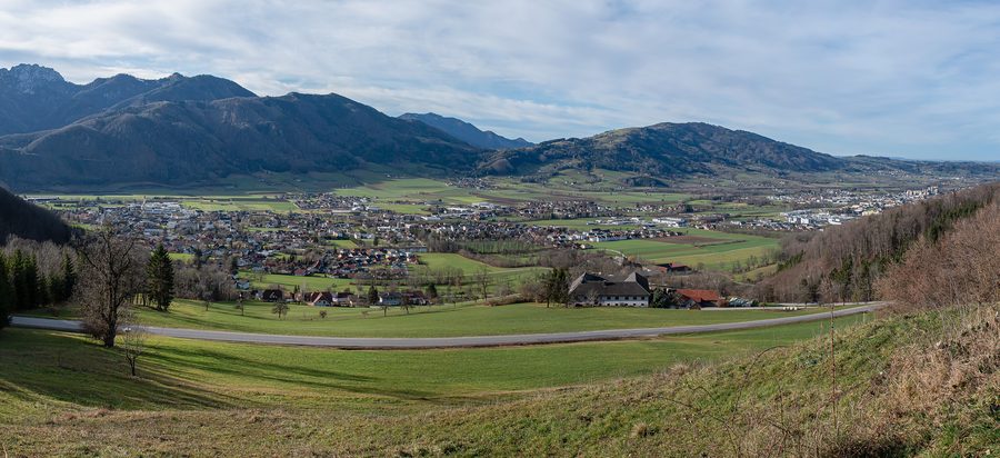 Blick über Micheldorf und Kirchdorf an der Krems im oberösterreichischen Hügelland