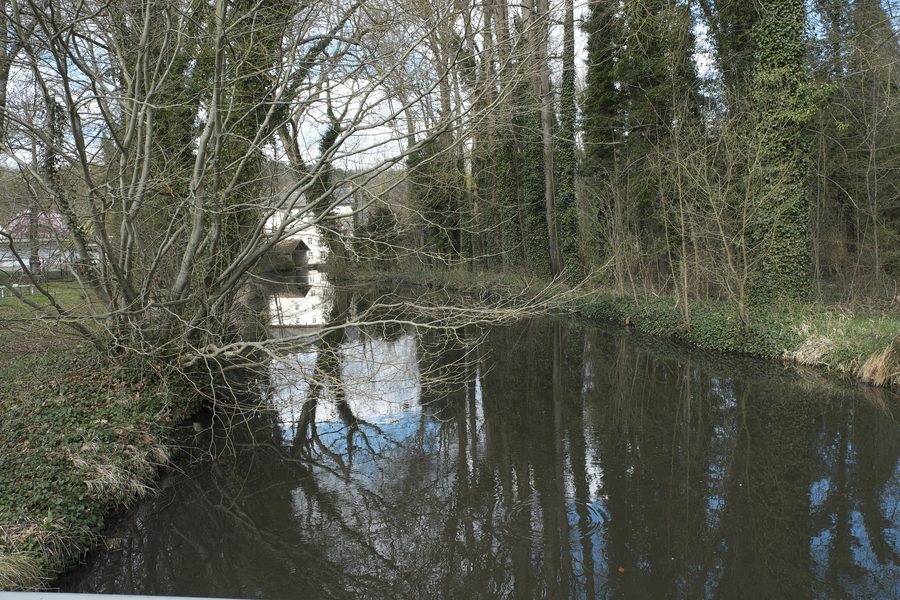 Moulin au bord de l’Essonne à Gironville-sur-Essonne, dans le département de l’Essonne
