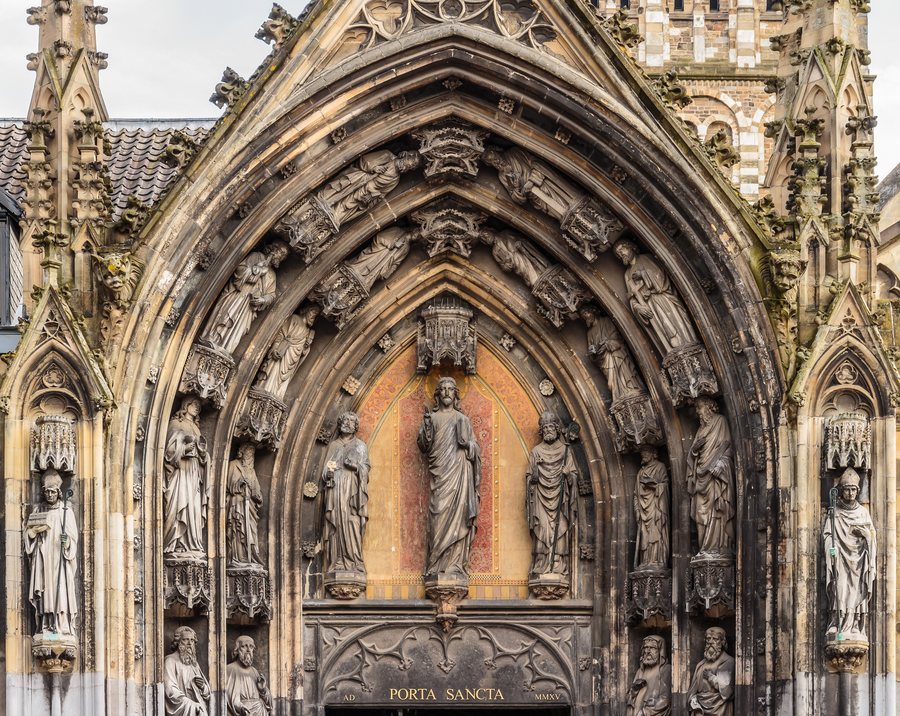 File:Gedeelte van Basiliek van Sint Servaas in Maastricht, provincie Limburg in Nederland 03.jpg