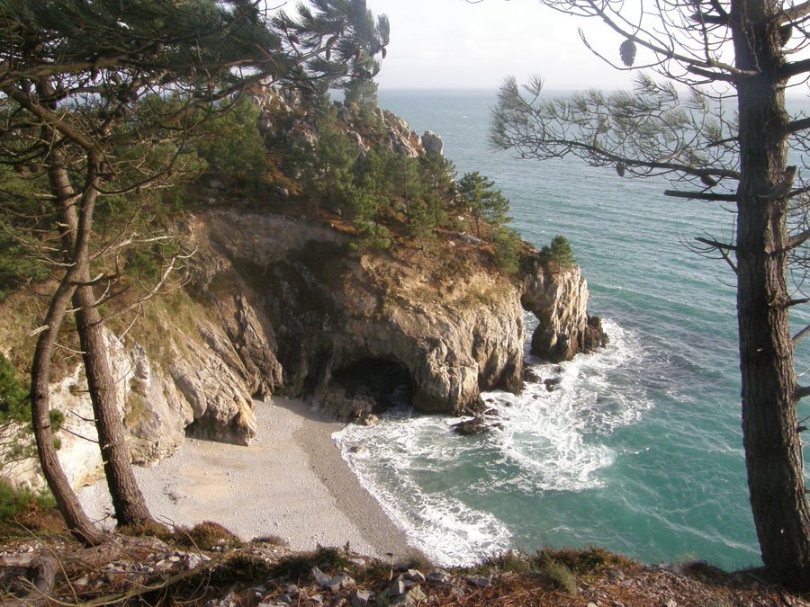 File:Pointe de Saint Hernot-CROZON.jpg