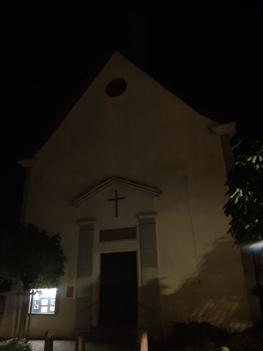 Evangelische Kirche in Undenheim bei Nacht