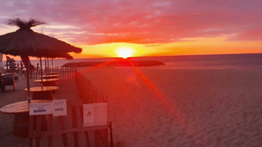 Plage de Sainte-Marie-la-Mer au lever du soleil