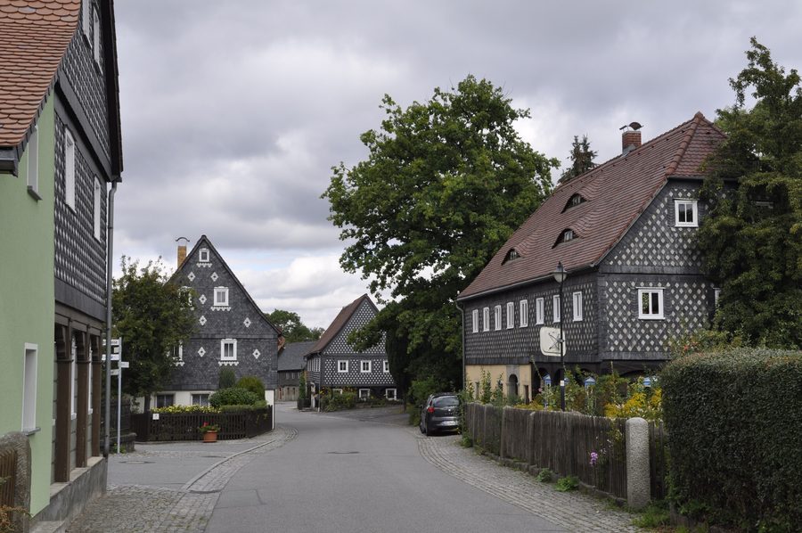 Umgebindehaus in der Hauptstraße von Obercunnersdorf in Sachsen