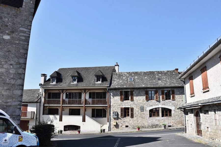 Vue de Labesserette dans le Cantal