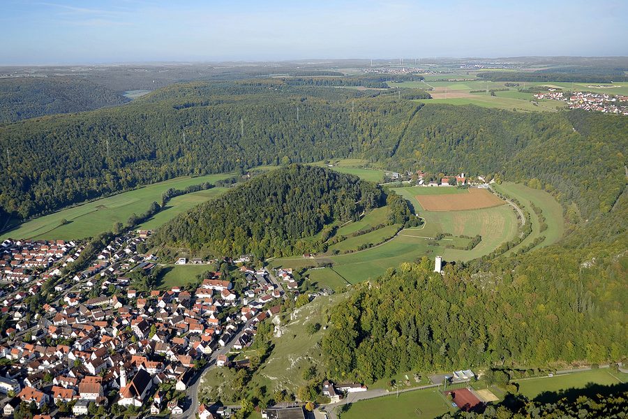Umlaufberg Lützelberg in der Landschaft der Schwäbischen Alb bei Schelklingen