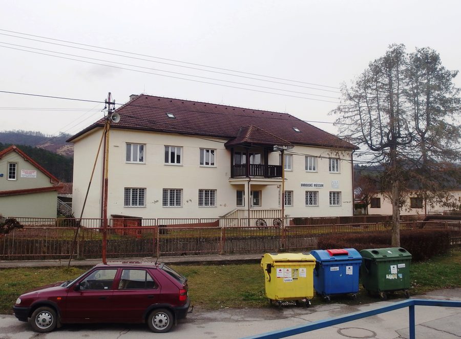 Museum im historischen Gebäude in Uhrovec
