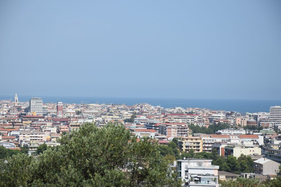 Panoramablick auf Pescara vom Colle Falcone