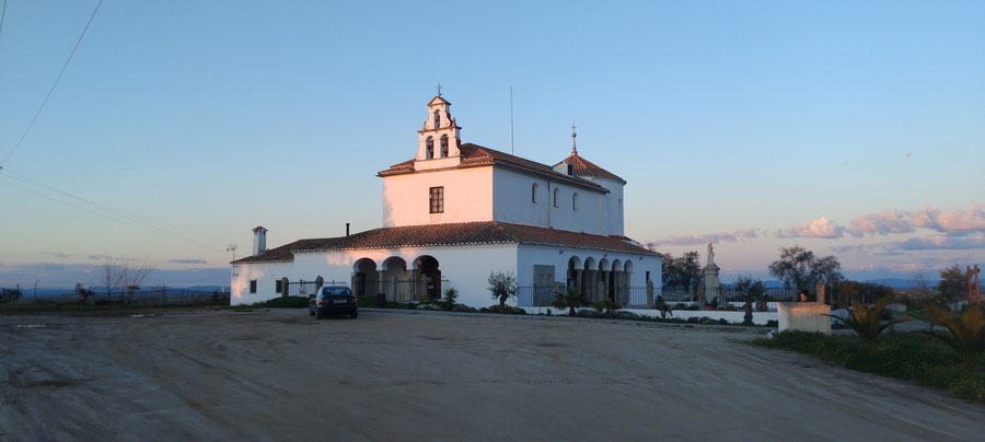 File:Ermita del Santo Cristo, Hinojosa del Duque.jpg