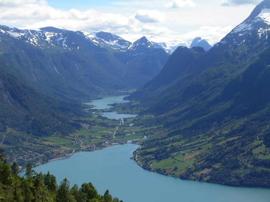 Olden und Oldedalen mit Nordfjord, Oldebukta und Berglandschaft