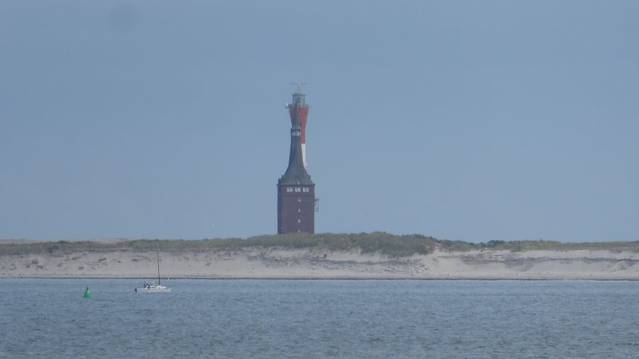 Westturm und Neuer Leuchtturm von Wangerooge in einer Sichtachse