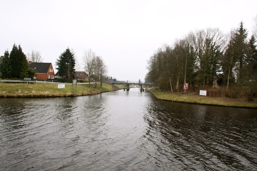 Mündung des Nordgeorgsfehnkanals in den Ems-Jade-Kanal