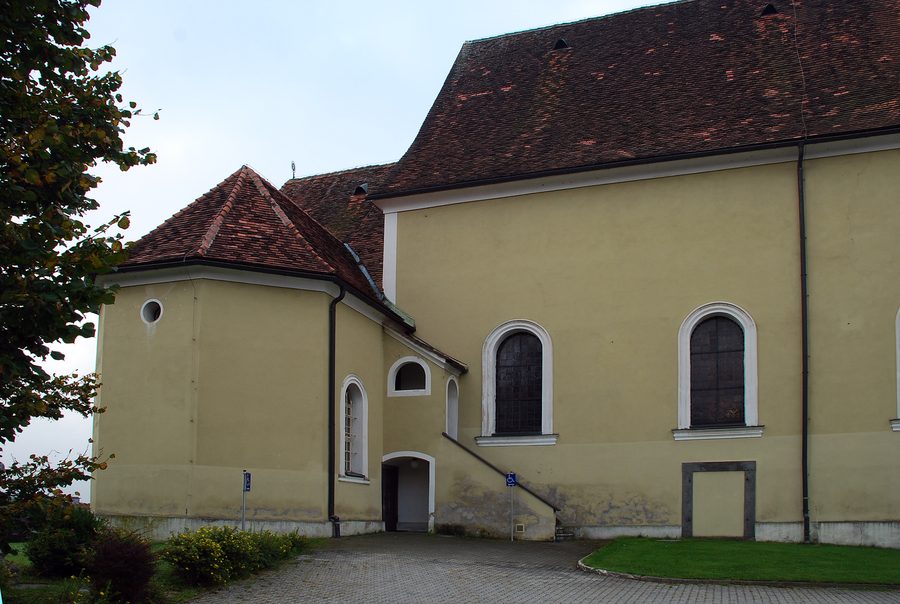 Pfarrkirche mit Annakapelle in Preding