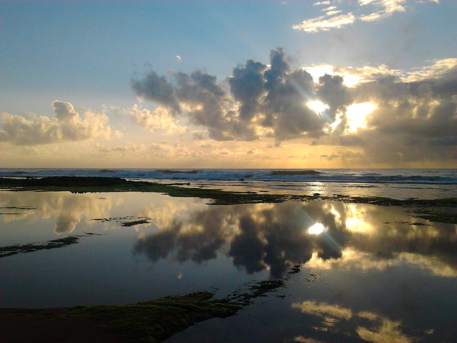 Küstenansicht von Vilas do Atlântico in Lauro de Freitas bei Sonnenaufgang