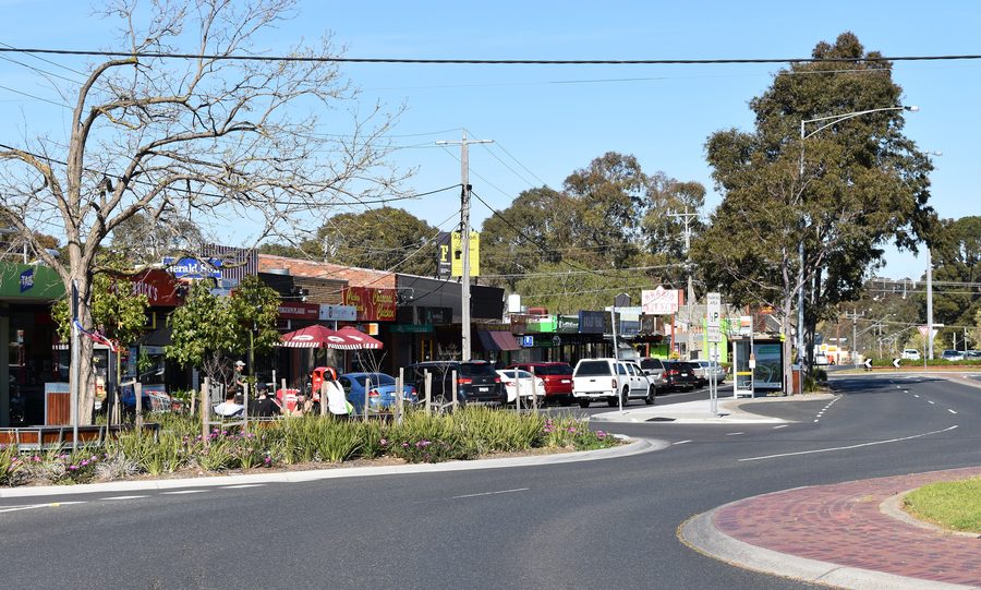 Einkaufszeile im Keilor Village in Victoria