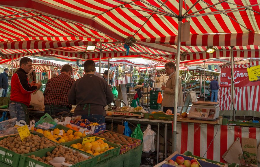 Nürnberger Hauptmarkt mit der Frauenkirche