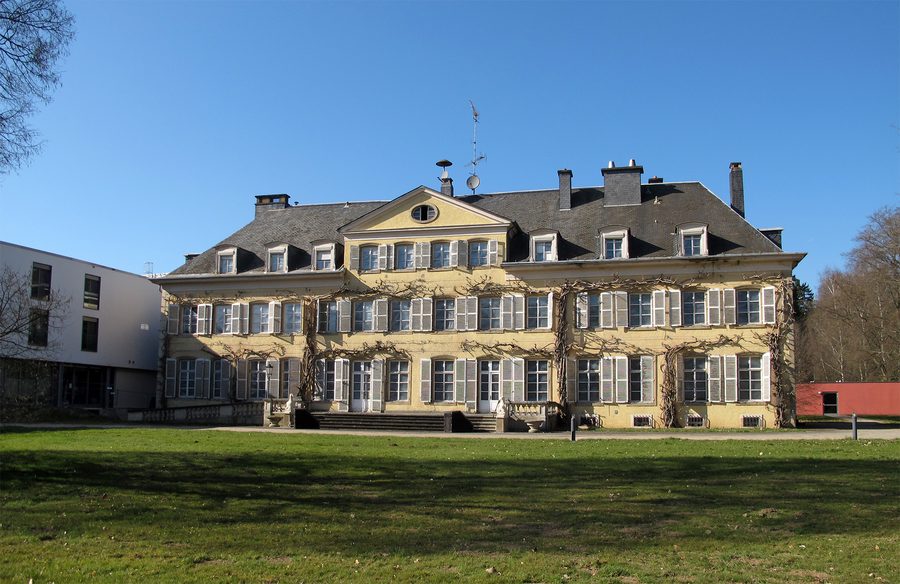 Schloss Kolpach-Bas, ein historisches Herrenhaus mit Parkanlage