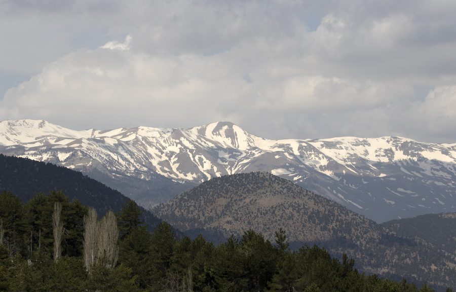 Blick auf das Taurusgebirge hinter dem Dorf Kızılağaç im Bezirk Saimbeyli