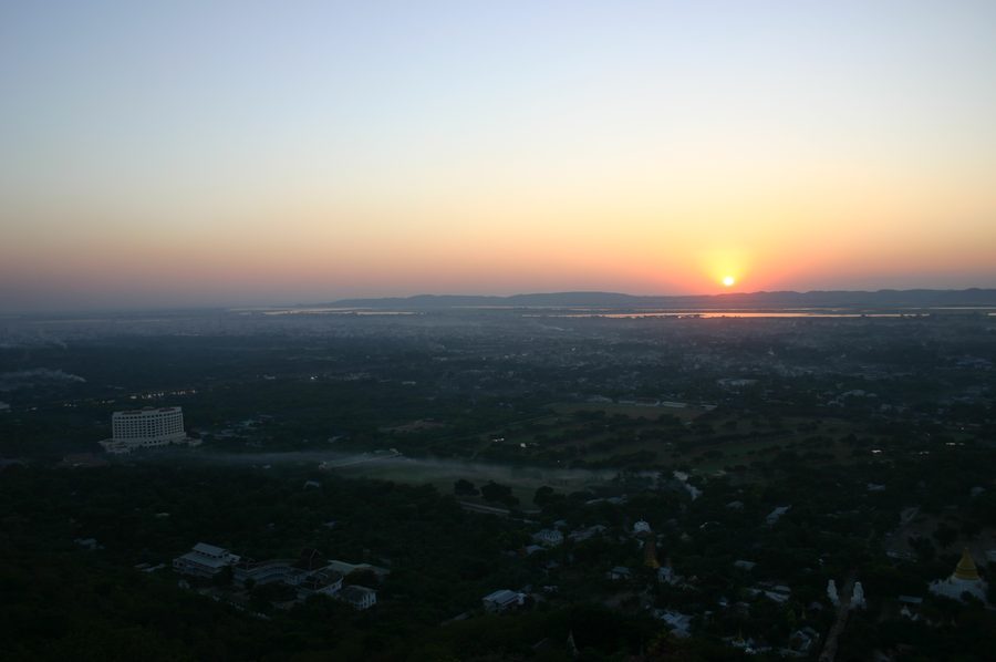 Mandalay Hill bei Sonnenuntergang