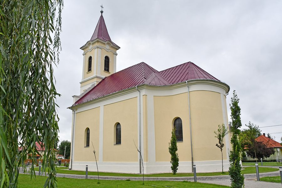 Römisch-katholische Kirche in Kemecse im Komitat Szabolcs-Szatmár-Bereg