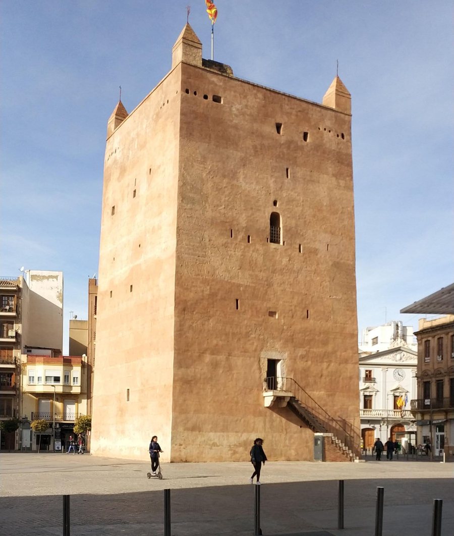 File:Medieval tower in Torrent, Spain.jpg