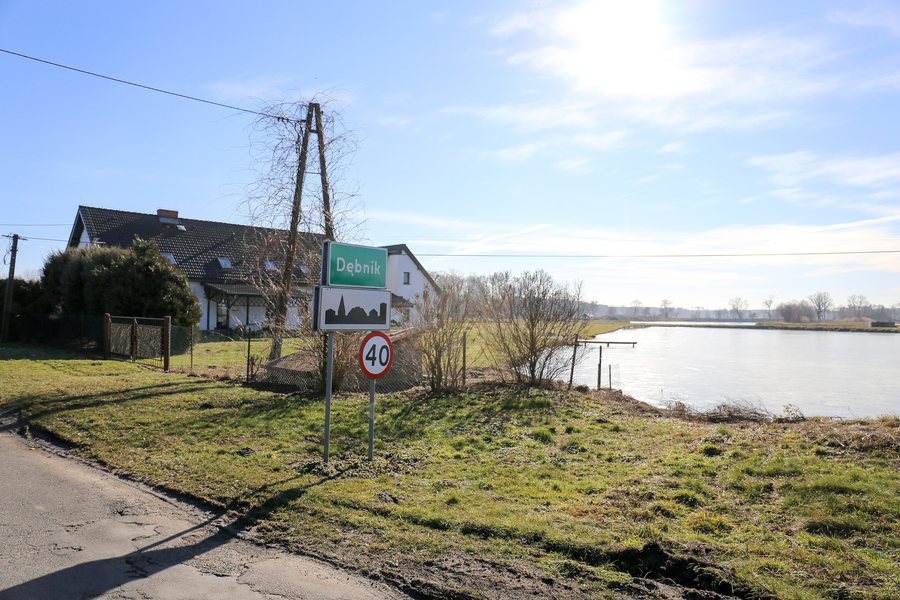File:2019-02 Dębnik (01) Wjazd.jpg