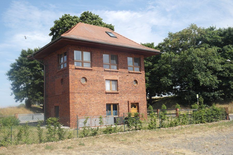 File:DargenBahnhaus.jpg