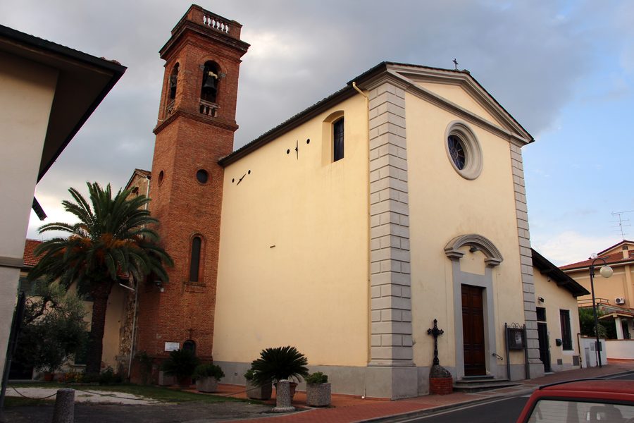 Außenansicht der Kirche Santa Maria della Neve in Lazzeretto bei Cerreto Guidi
