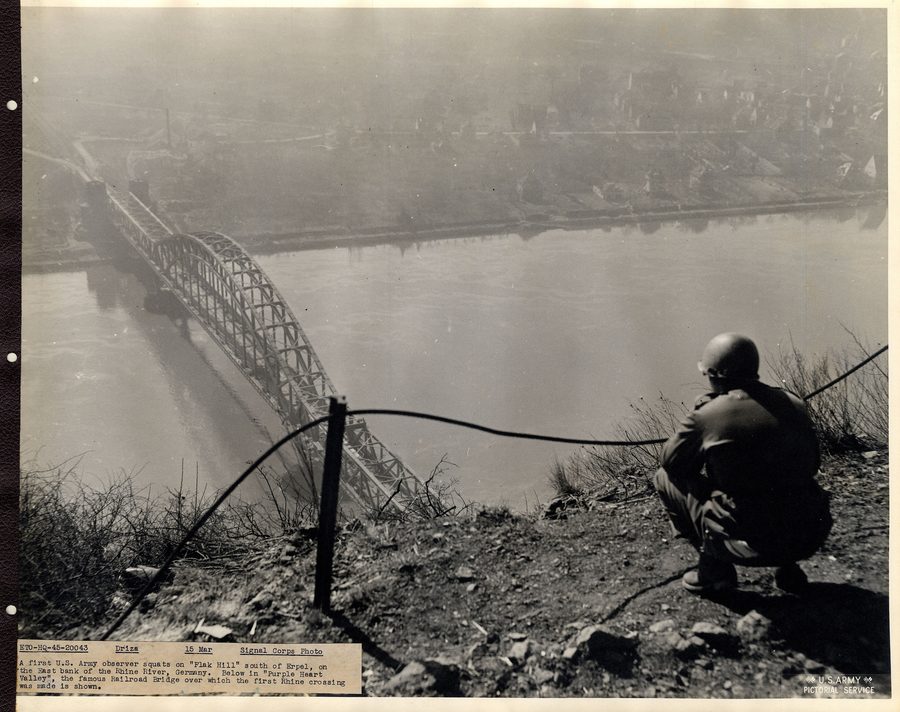Blick von der Erpeler Ley auf die Ludendorff-Brücke am Rhein