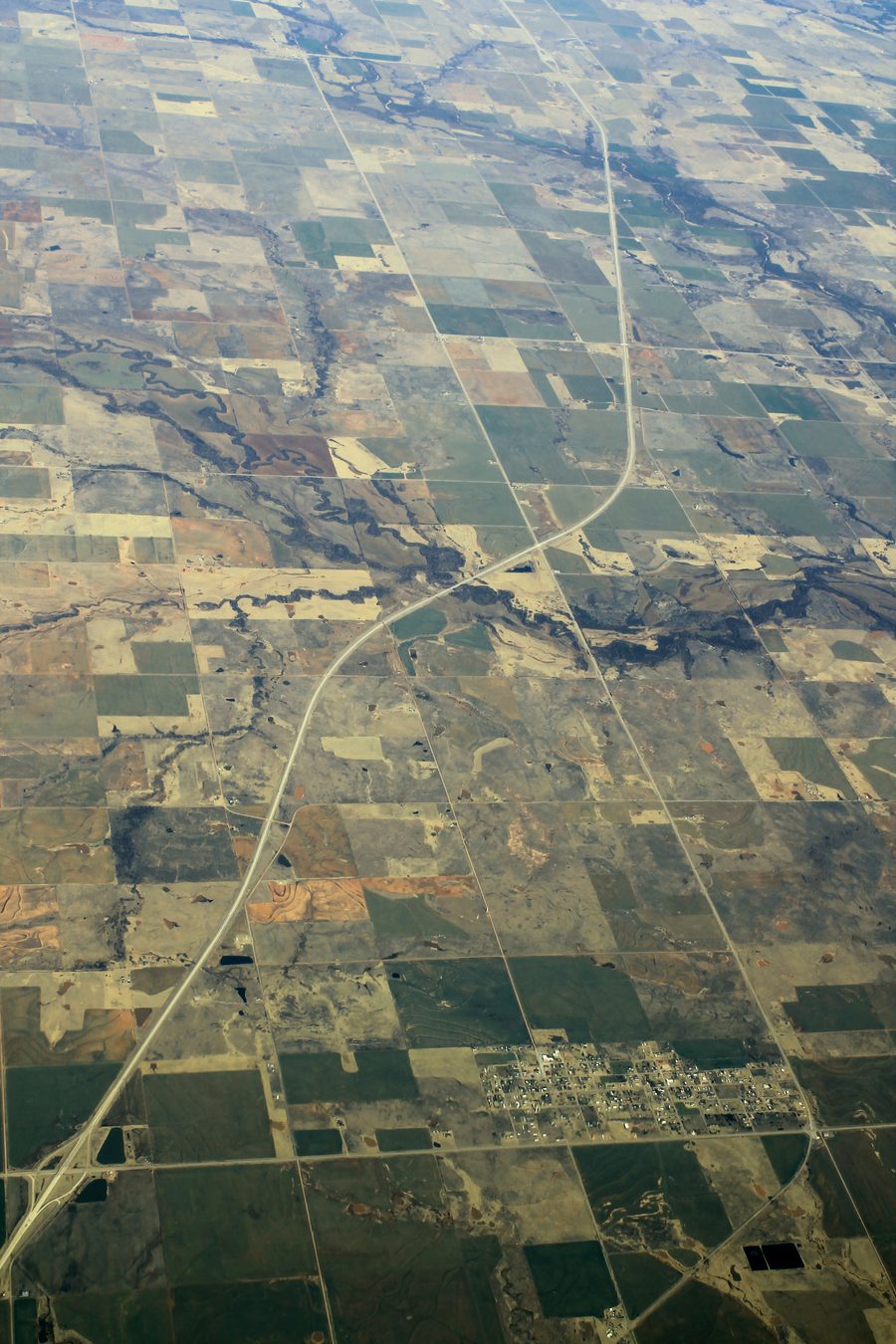 Luftaufnahme von Randlett in Oklahoma und der I-44 Bailey Turnpike