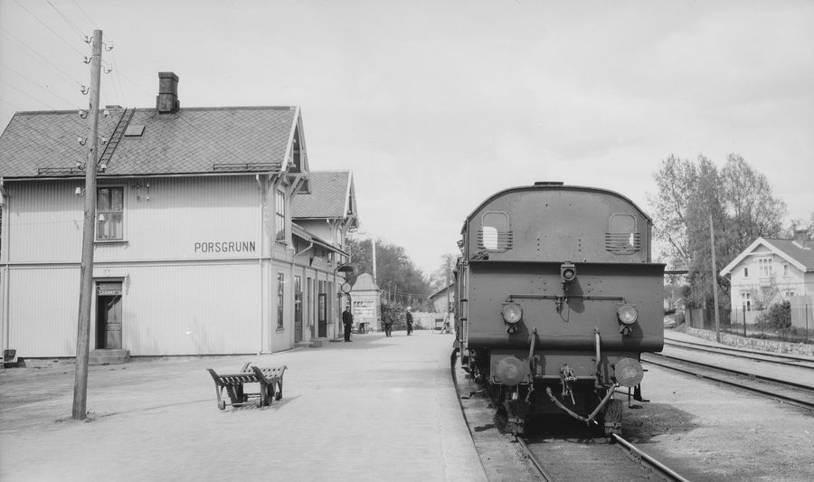 Porsgrunn stasjon med den tidligere stasjonsbygningen