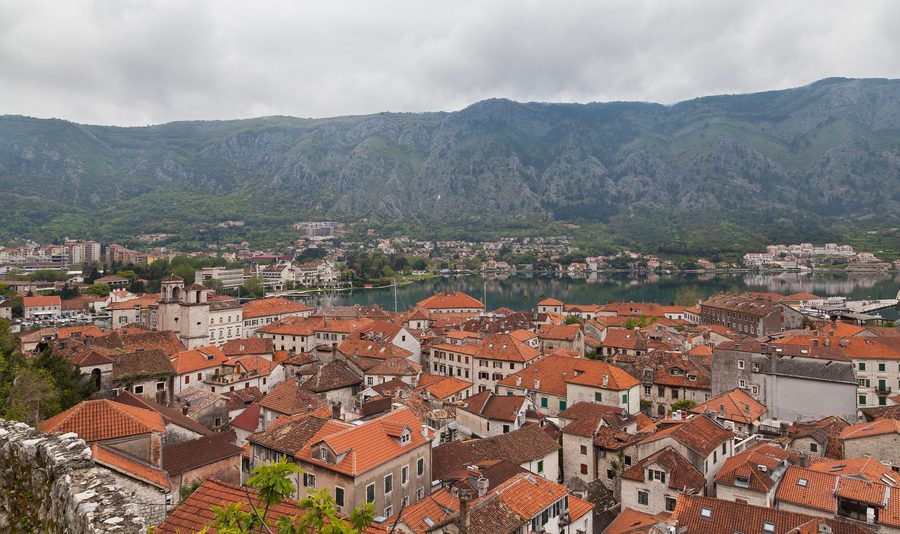 Blick auf Kotor in der Bucht von Kotor in Montenegro.