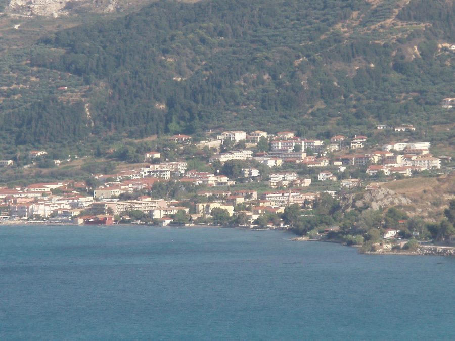 Blick auf das Dorf und den Strand von Argassi auf Zakynthos