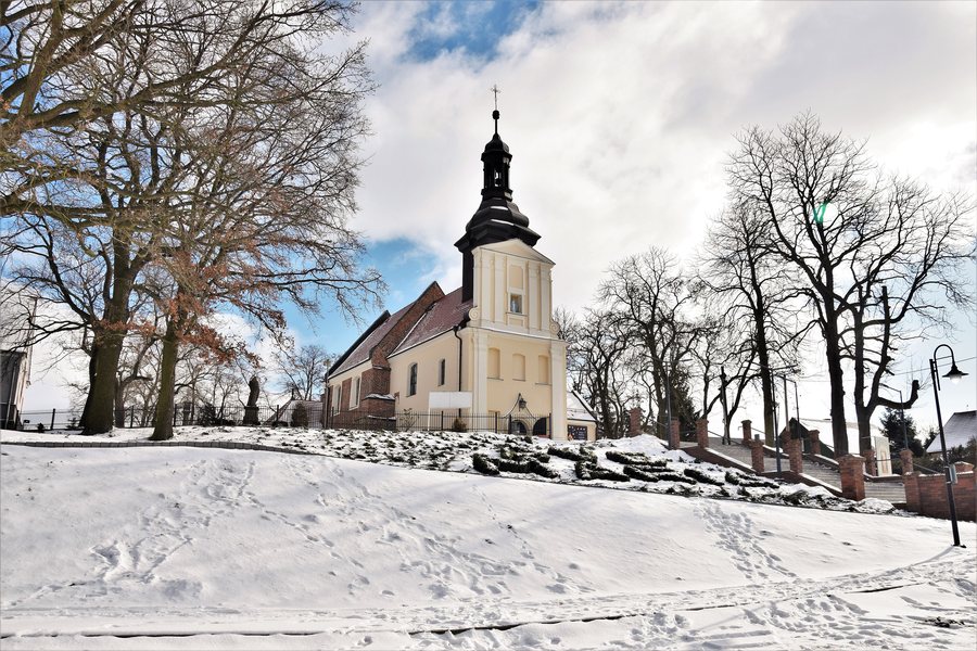 File:Kościół romański w Tulcach - 1.jpg