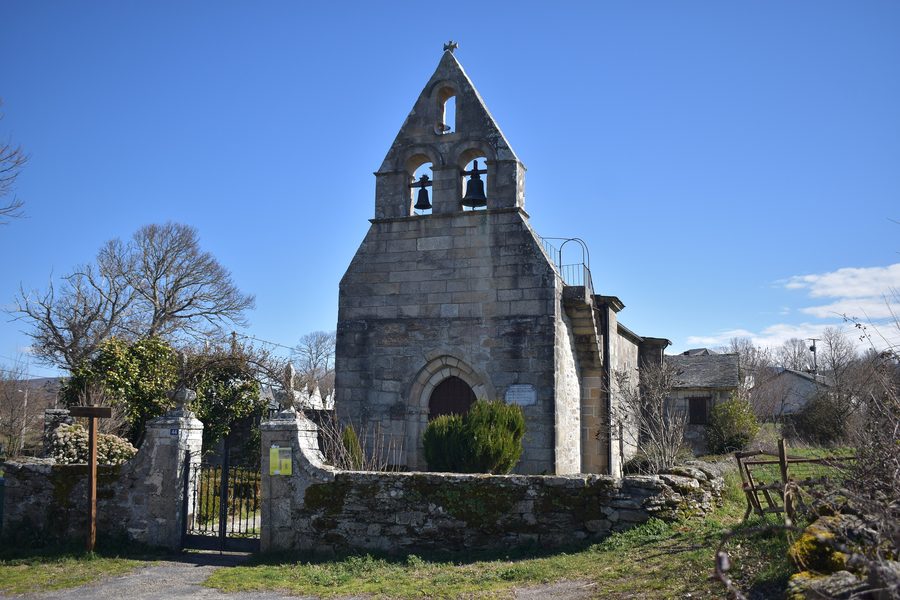 Igrexa de Santa María de Pinza in Viana do Bolo