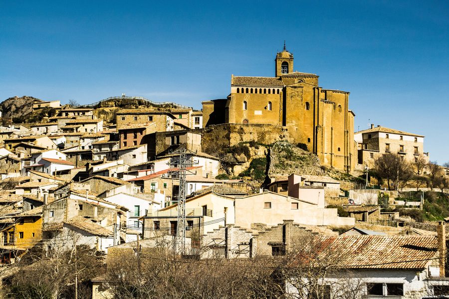 Vista del pueblo de Murillo de Gállego desde la carretera