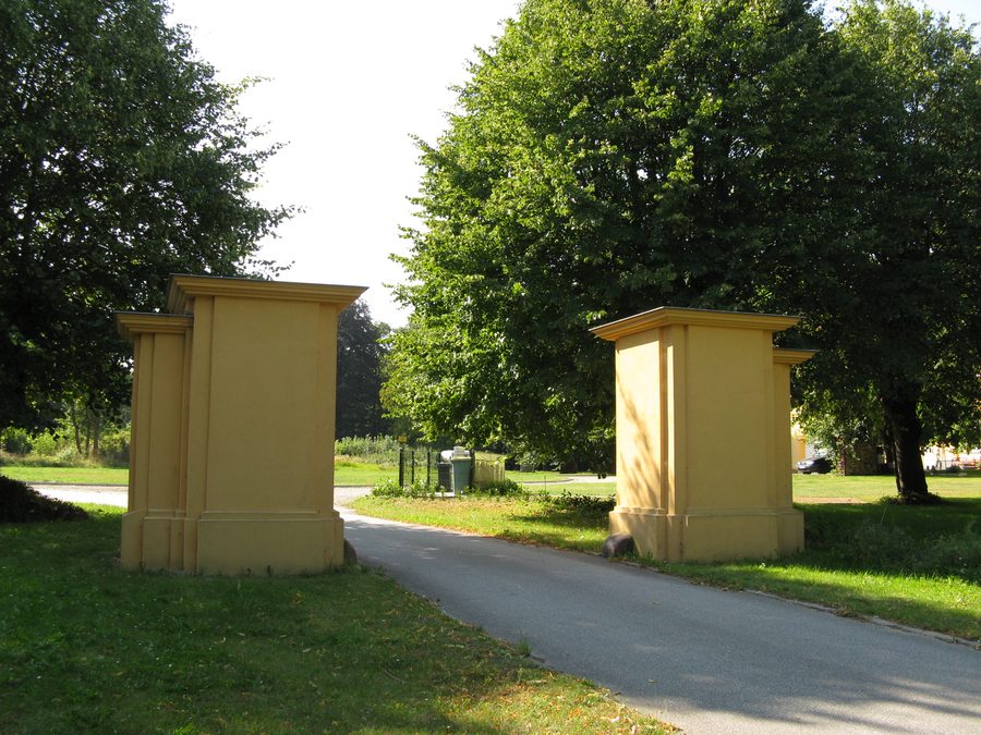 Einfahrt zum Gutshof in Diekhof