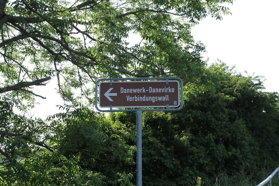 Danewerk an der Bundesstraße 77 bei Busdorf