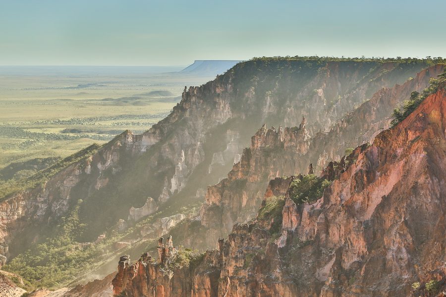 Blick von einem Aussichtspunkt auf die Serra do Espírito Santo im Jalapão, Tocantins, Brasilien