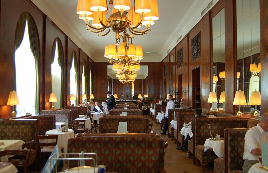 Innenraum eines Wiener Kaffeehauses