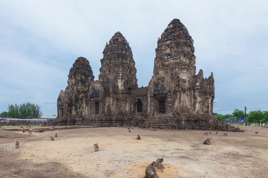 Phra Prang Sam Yot, der historische Khmer-Bau mit drei Türmen in Lopburi