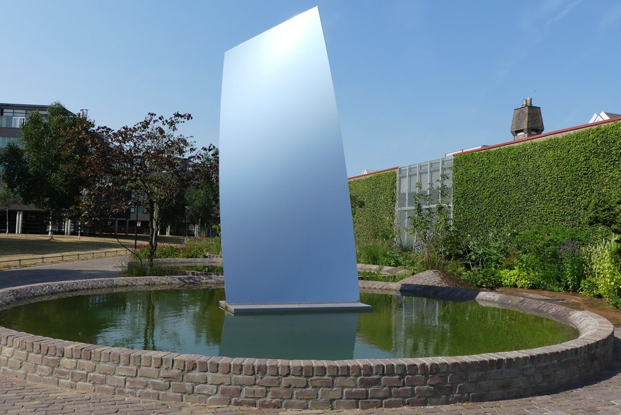 File:Sky Mirror De Pont Tilburg P1160966.jpg