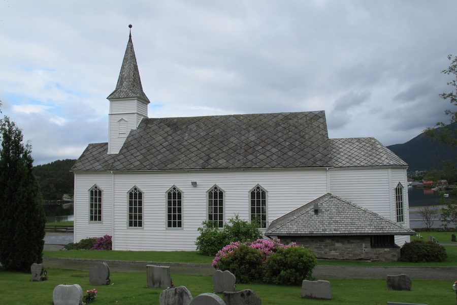 Husnes kyrkje in Husnes, Kvinnherad