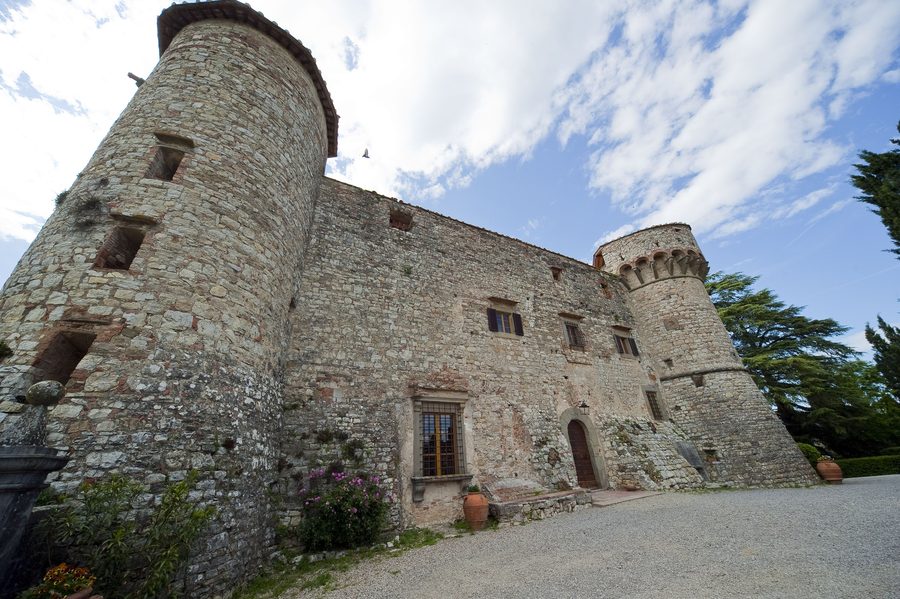 Fassade des Castello di Meleto bei Gaiole in Chianti in der Toskana