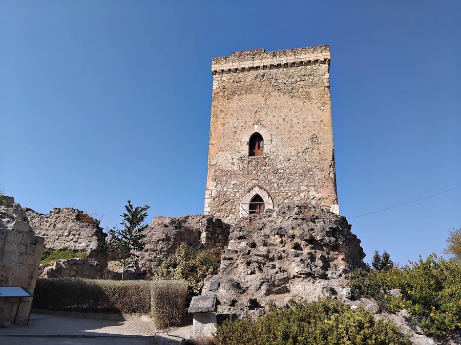 File:Ruinas del castillo de Monturque.jpg